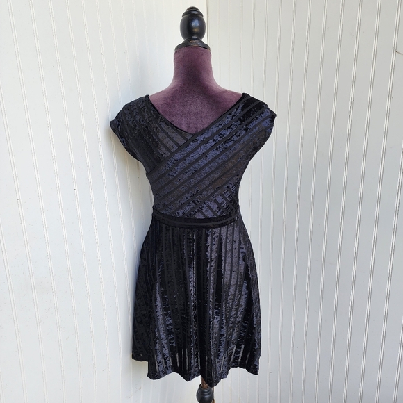 NY Collection Womens Dress V Neck Soft Velvet Fit Flare Dress Black Striped PXS - Picture 1 of 14